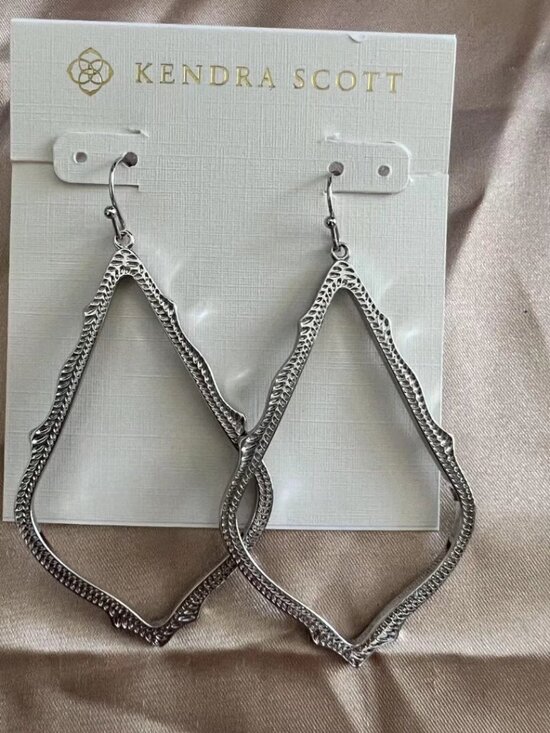 Kendra Scott Stud Earrings - Picture 1 of 6